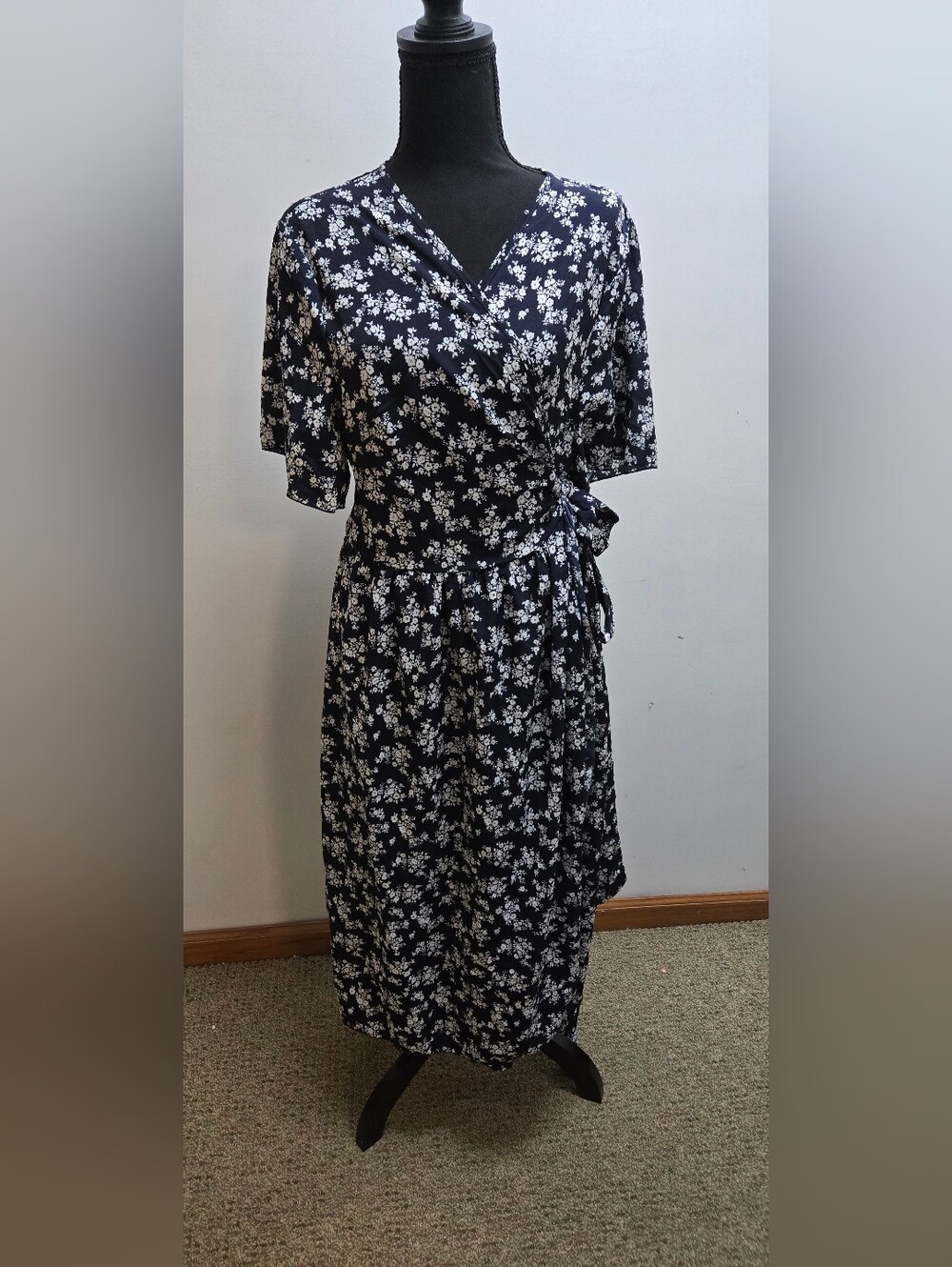 Tie-Waist Floral Midi Dress in Navy and White- XL